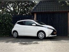 Toyota Aygo - 1.0 VVT-i x-play 2017 AIRCO/PARKEERCAMERA/5-DEURS