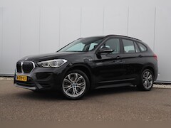BMW X1 - xDrive25e Business Edition Plus Trekhaak Leder LED Navigatie Head up Display Stoelverwarmi