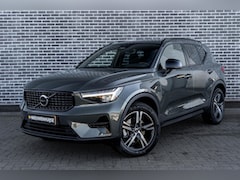 Volvo XC40 - 2.0 B4 Plus Dark | Trekhaak | Harman Kardon Audio | Achteruitrijcamera | Parkeersensoren |