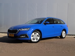 Skoda Octavia Combi - 1.0 e-TSI Business Edition 110PK Automaat Navigatie Carplay Stoelverwarming Climate Cruise
