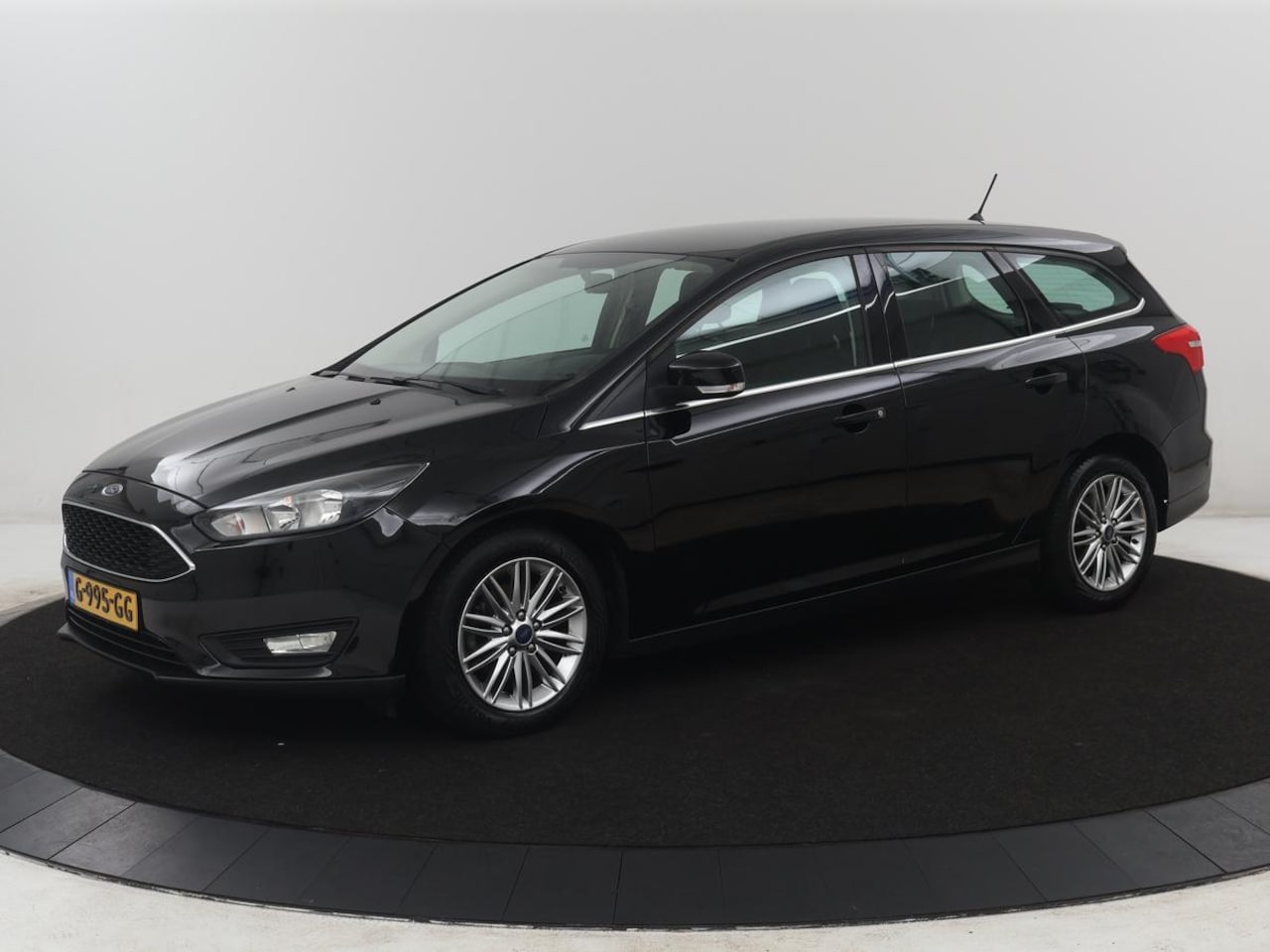 Ford Focus Wagon - 1.0 Lease Edition | Cruise control | Park assist | Trekhaak | Carplay | Navigatie - AutoWereld.nl