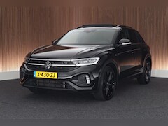 Volkswagen T-Roc - 1.5 TSI 150pk DSG R-Line Business Black Style Panoramadak Trekhaak Camera Navigatie Beats