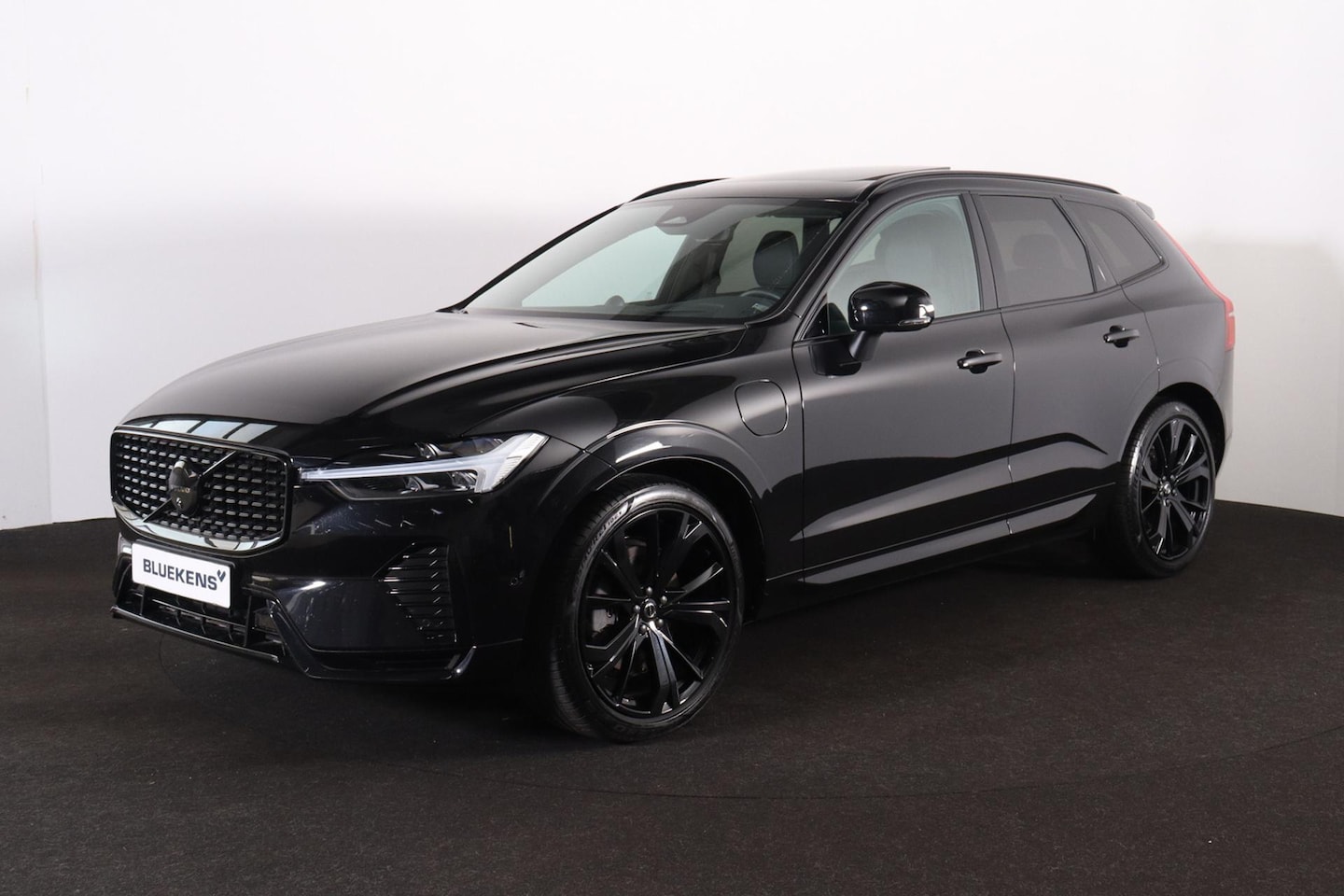 Volvo XC60 - T8 Recharge AWD Ultra Black Edition - Luchtvering - Panorama/schuifdak - IntelliSafe Assis - AutoWereld.nl