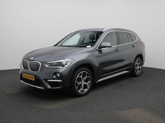 BMW X1 - sDrive18i High Executive | Panoramadak | Climate Control | Parkeersensoren | Stoelverwarmi