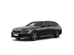 BMW 5-serie Touring - 530e M Sport Edition Panoramadak - Driving Assistant Professional - Stoelventilatie - Geti