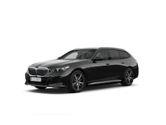 BMW 5-serie Touring - 530e M Sport Edition Panoramadak - Driving Assistant Professional - Stoelventilatie - Geti