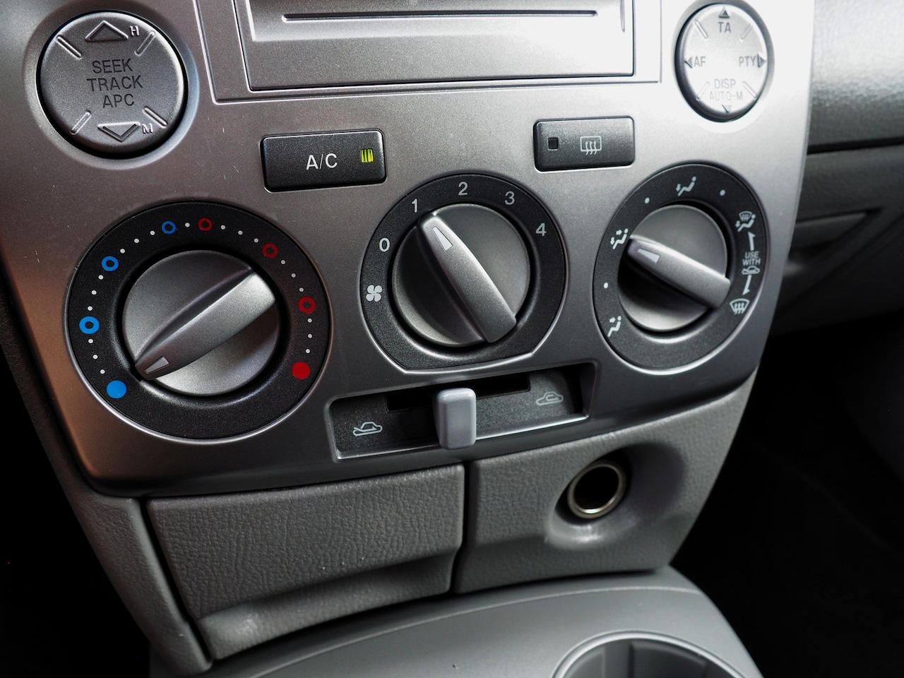 Mazda 2 - 1.4 Exclusive AUTOM. AIRCO ELEK. PAKKET TREKH.