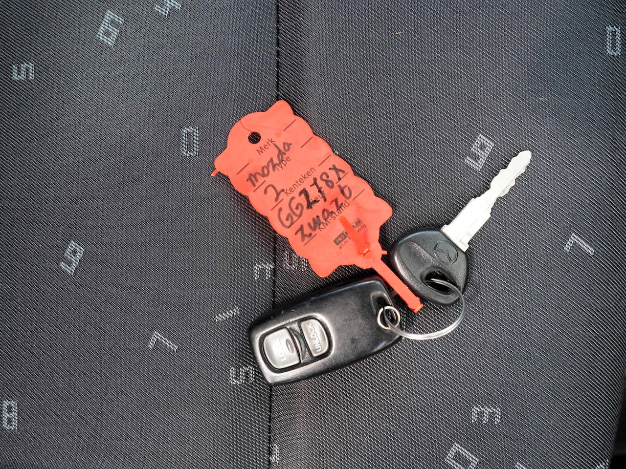 Mazda 2 - 1.4 Exclusive AUTOM. AIRCO ELEK. PAKKET TREKH.
