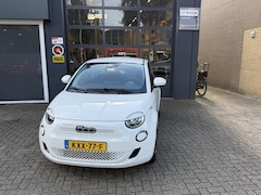 Fiat 500e - Icon 42 kWh Comfort pakket SOH 99, 5%/ Airco clima/ Apple carplay/ Cruise/ Camera/ PDC/ LM
