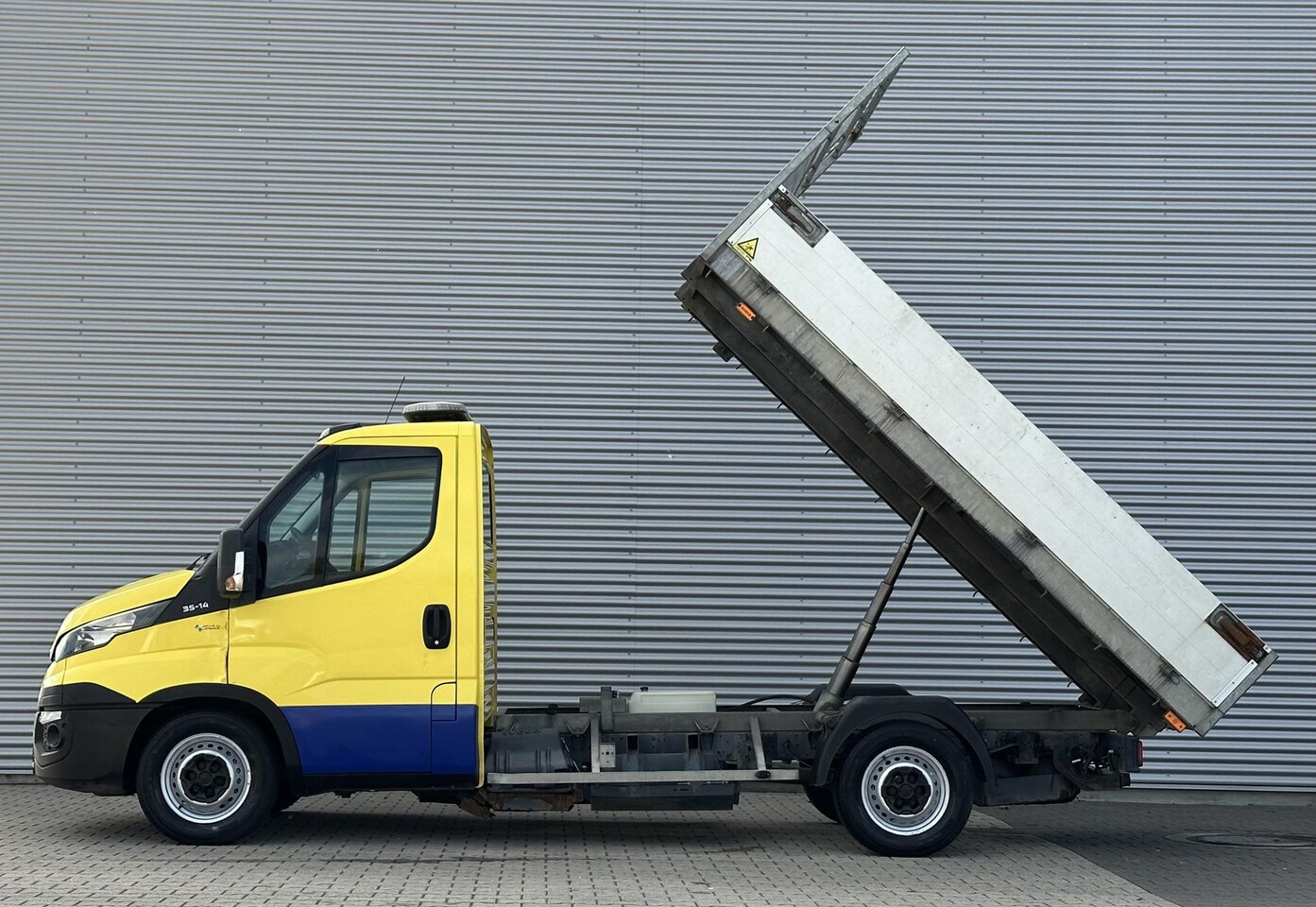 Iveco Daily - 35 S 14 300 35S14N 3.0 345 kipper openlaadbak airco trekhaak - AutoWereld.nl