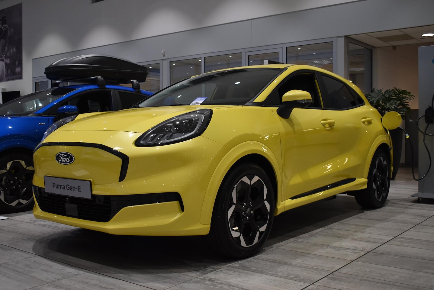 Ford Puma Gen-E - Premium 44 kWh | Showroom Voorraad | €4400.- Korting | Electric Yellow | Winterpack | Driv - AutoWereld.nl