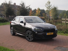 BMW X2 - sDrive18i High Executive | M-pakket | Camera | Head-Up Display | Navi | Afneembare Trekhaa