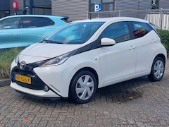 Toyota Aygo - 1.0 VVT-i X-Play | Navigatie | Airco | Elektrische Ramen |