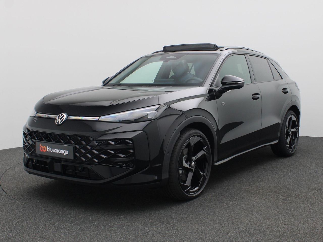Volkswagen T-Roc - 1.5 eTsi R-Line First Edition 150PK DSG Pano-Schuifdak, Trekhaak, Black Style, 20" LM Velg - AutoWereld.nl