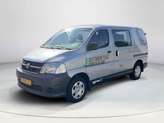 Toyota HiAce - 2.5 D-4D KWB Comfort DC | Rolstoelbus | Vista lift | Vier stoelen | Incl. onderhoudsbeurt