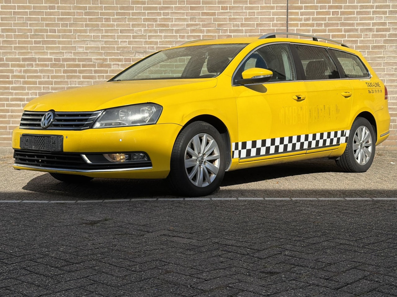 Volkswagen Passat Variant - 1.6 TDI Highline BlueMotion | € 2.850,- NETTO! | Cruise | Climate | Navi | - AutoWereld.nl