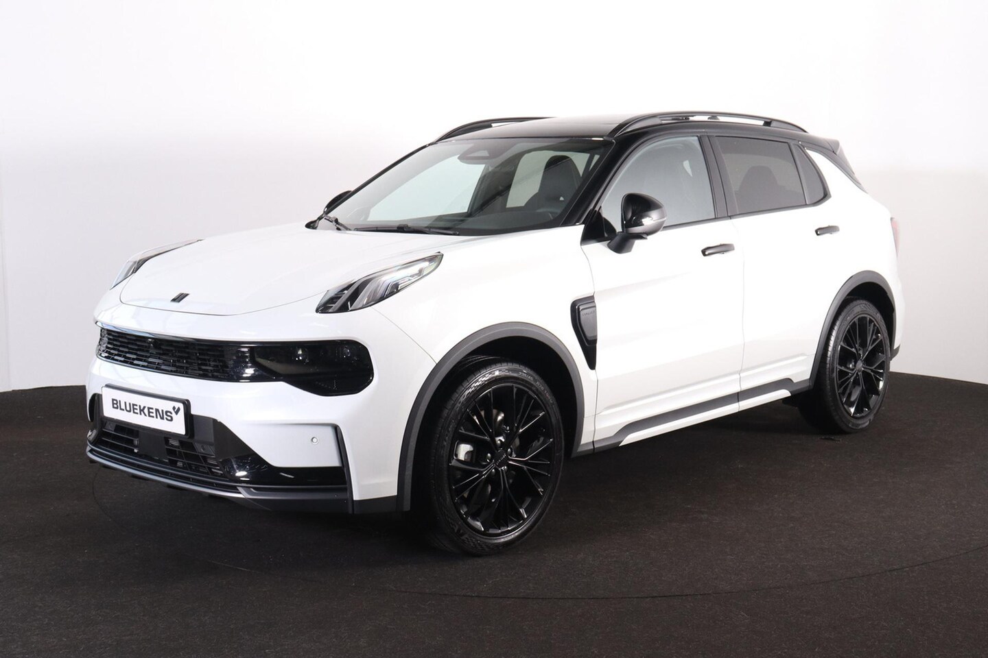 Lynk & Co 01 - More - Panorama/schuifdak - Adaptieve Cruise control met stuurovername - Infinity Audio by - AutoWereld.nl