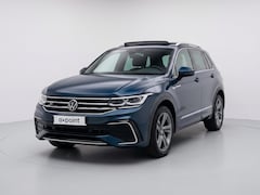 Volkswagen Tiguan - 1.4 TSI eHybrid R-Line Business 245 pk Automaat (DSG) | Navigatie | Panoramadak | Trekhaak