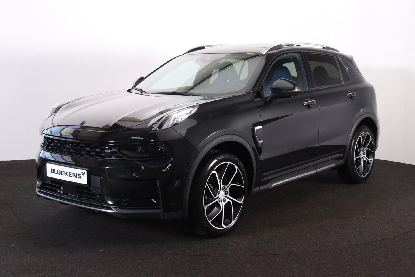 Lynk & Co 01 - 1.5 Black Edition - Panorama/schuifdak - Adaptieve Cruise control met stuurovername - 360º - AutoWereld.nl