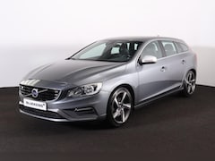 Volvo V60 - T3 R-Design - Cruise control - Parkeersensoren achter - Navigatie - Trekhaak - 18' LMV
