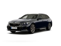 BMW i5 Touring - eDrive40 M Sport Pro - Trekhaak - Panoramadak - Driving/Parking Assistant Professional- B&