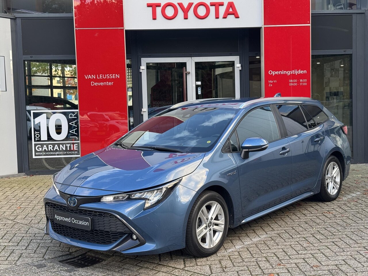Toyota Corolla Touring Sports - 1.8 Hybrid First Edition STOEL/STUUR VERW. CLIMA/CRUISE CONTROL ELECTRISCHE ACHTERKLEP - AutoWereld.nl