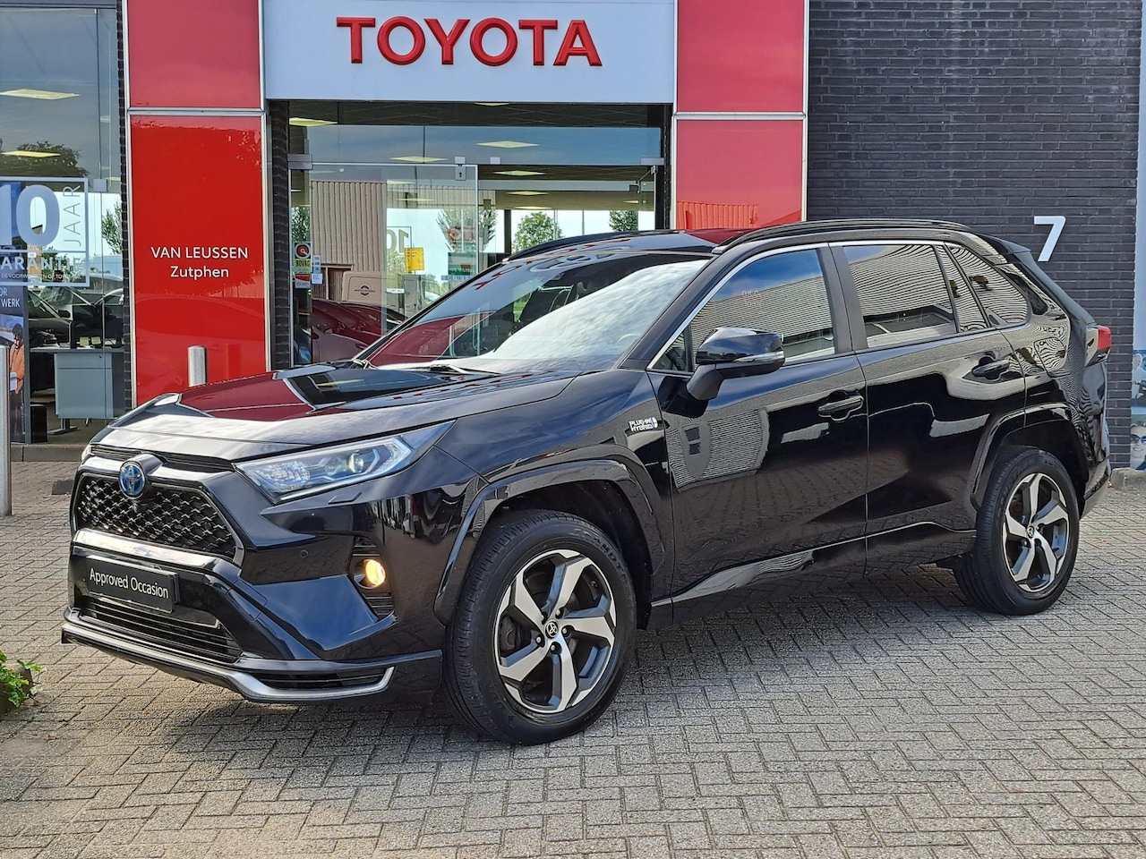 Toyota RAV4 - 2.5 Plug-in Hybrid AWD Style 360 CAMERA PDC AFNEEMBARE TREKHAAK STUUR- EN STOELVERWARMING - AutoWereld.nl
