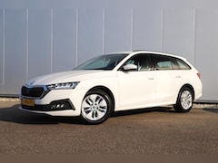 Skoda Octavia Combi - 1.0 e-TSI Business Edition 110PK Automaat Trekhaak Navigatie Climate Cruise Control LMV El