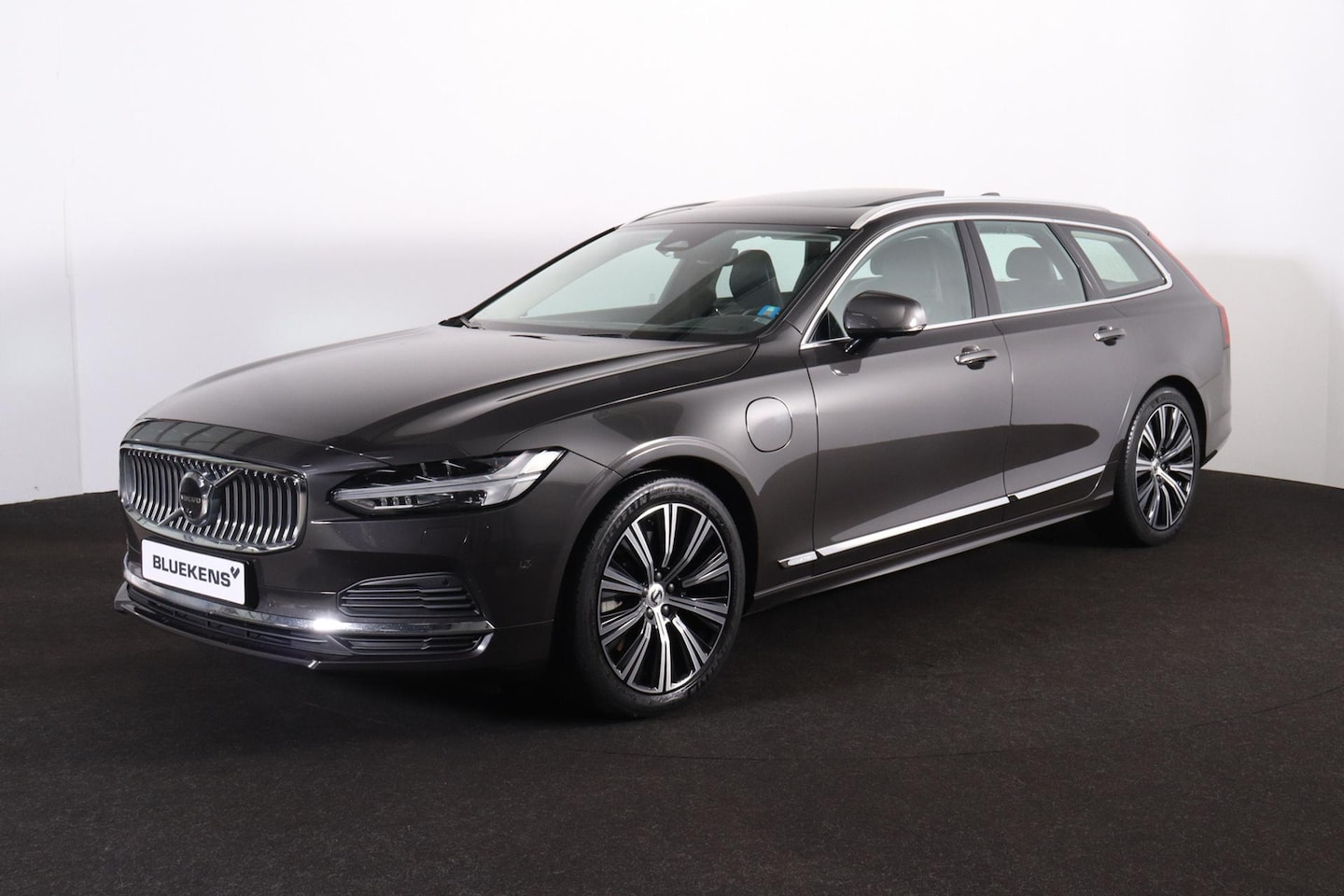 Volvo V90 - T6 Recharge AWD Inscription - Panorama/schuifdak - IntelliSafe Assist & Surround - 360º Ca - AutoWereld.nl
