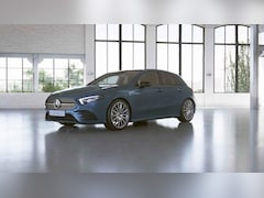 Mercedes-Benz A-klasse - 180 AMG Line | Panoramadak | Night | Multispaaks | Achteruitrijcamera | Stoelverwarming |