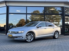 Volkswagen Passat - 1.8TSI Highline CAM/STOELVERW/LEER