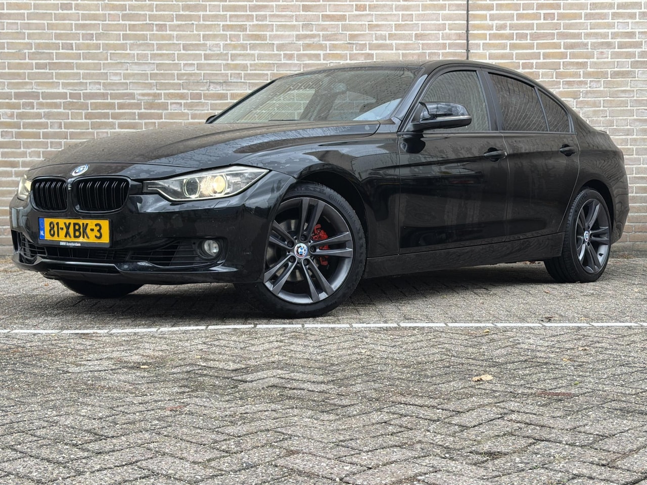 BMW 3-serie - 320i High Executive | Climate | Cruise | Navi | PDC | APK 06-2027 | - AutoWereld.nl
