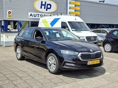 Skoda Octavia Combi - 1.4 TSI iV PHEV Business Edition SOH 98% Adaptive Cruise Trekhaak Wegklapbaar Elek.Achterk