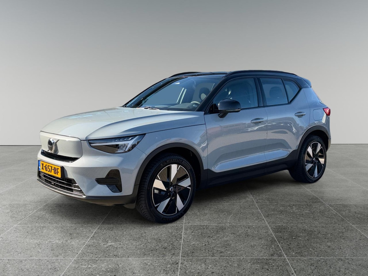 Volvo XC40 - Single Motor Extened Range Core 82 kWh | SOH 97% | Driver Assist | Trekhaak | Dealer onder - AutoWereld.nl