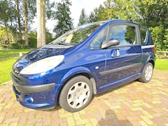 Peugeot 1007 - 1.6-16V Sesam Gentry