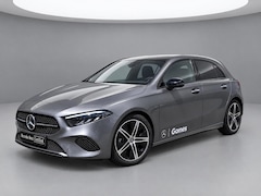 Mercedes-Benz A-klasse - 180 Star Edition Luxury | Panoramadak | Night Pakket | Dodehoekassistent | Sfeerverlichtin
