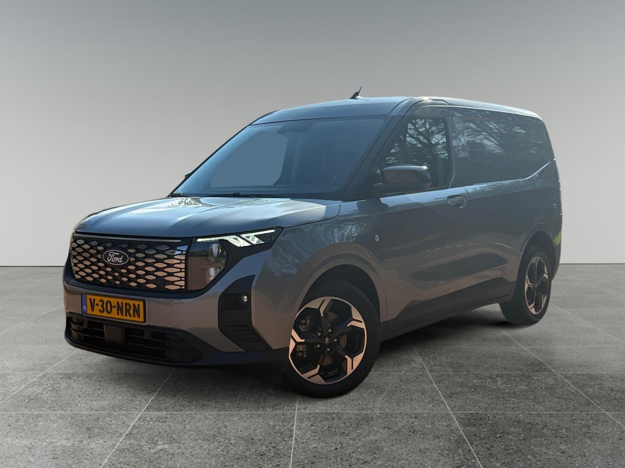 Ford Transit Courier - E-Transit Limited 44 kWh | Trekhaak | Driver Assistance Pack | Navigatie | Camera | Parkee - AutoWereld.nl
