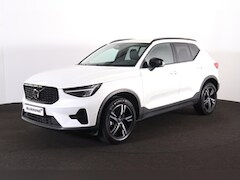 Volvo XC40 - B3 Plus Dark - IntelliSafe Assist & Surround - 360º Camera - Harman/Kardon audio - Verwarm