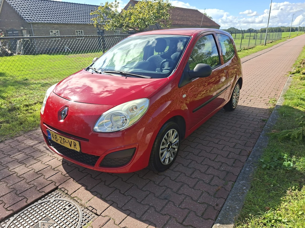 Renault Twingo - 1.2 Acces NWE APK - AutoWereld.nl