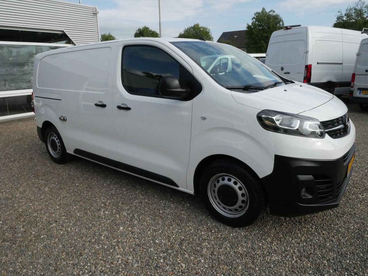 Opel Vivaro - 1.5 CDTI 120PK L2 Airco Camera Trekhaak Cruise - AutoWereld.nl