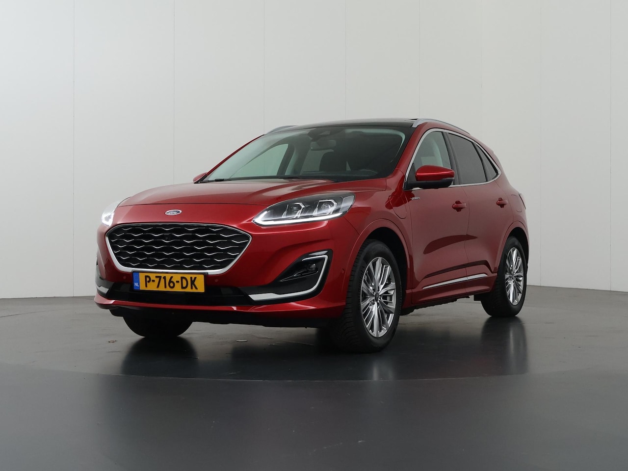 Ford Kuga - 2.5 PHEV Vignale | Elektr. Trekhaak | Panoramadak | Winterpakket | Adaptieve Cruise Contro - AutoWereld.nl