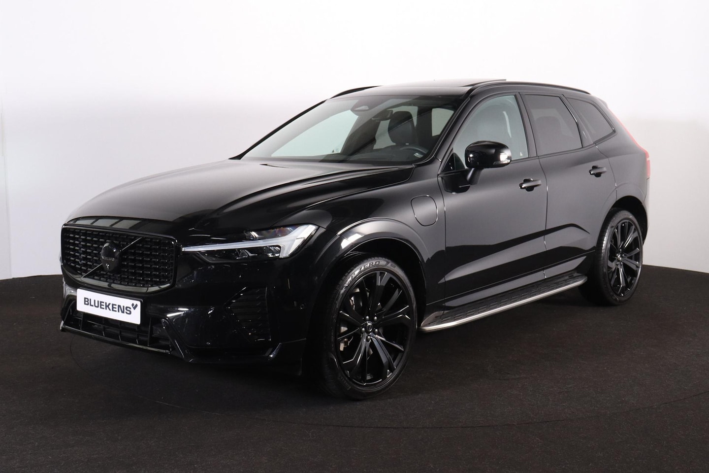 Volvo XC60 - T6 Recharge AWD Ultimate Black Edition - Panorama/schuifdak - IntelliSafe Assist & Surroun - AutoWereld.nl