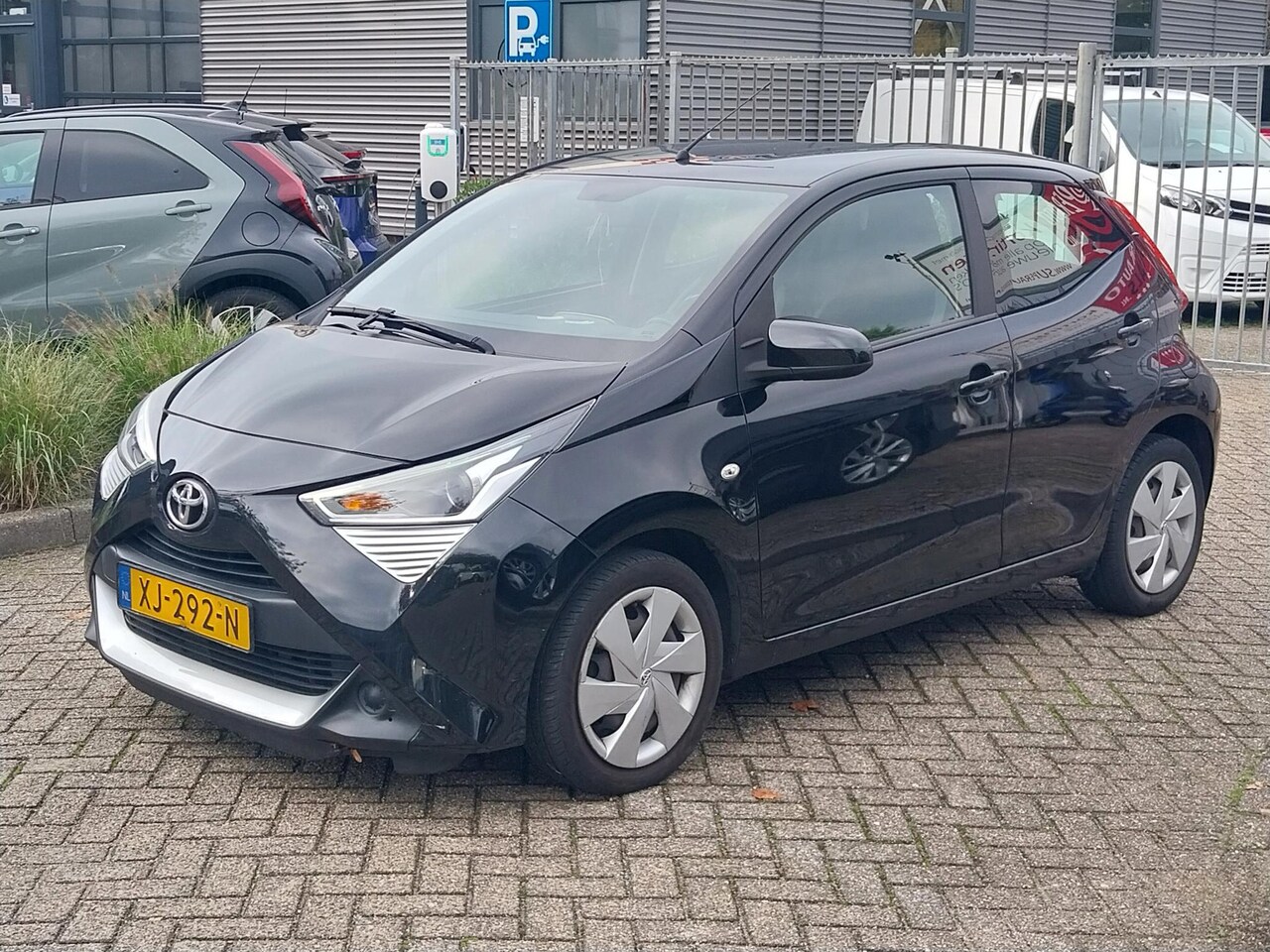 Toyota Aygo - 1.0 VVT-i X-Play | Apple Carplay & AndroidAUTO | Airco | Camera | - AutoWereld.nl