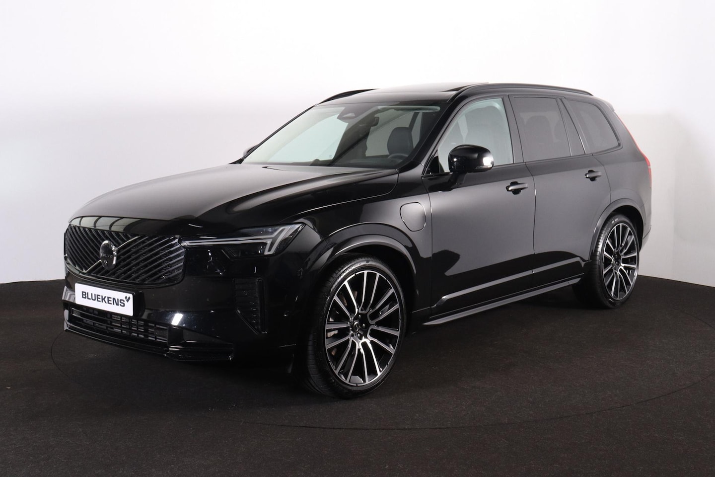 Volvo XC90 - T8 Recharge AWD Ultra Dark - Luchtvering - Panorama/schuifdak - IntelliSafe Assist & Surro - AutoWereld.nl