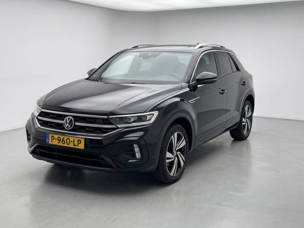 Volkswagen T-Roc - 1.5 TSI R-Line Business 1.5 TSI R-Line Business+ - AutoWereld.nl