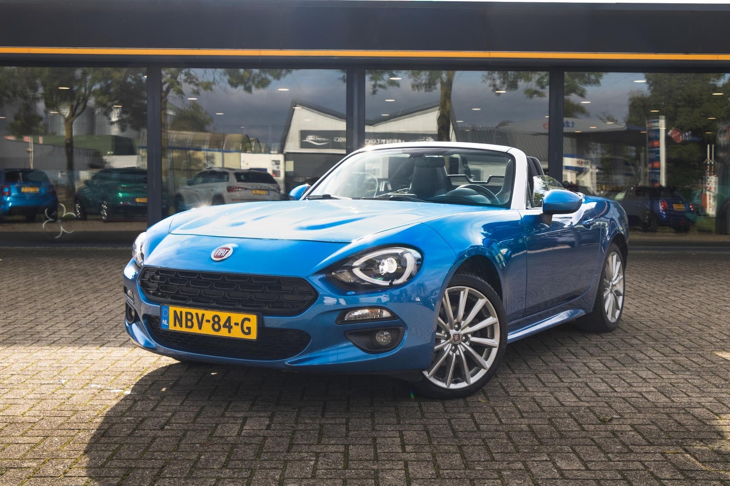 Fiat 124 Spider - 1.4 MultiAir Turbo Lusso Leder | LED | Stoelverwarming - AutoWereld.nl