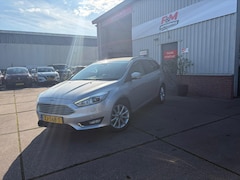 Ford Focus Wagon - 1.5 Titanium Edition distributieriem is vv, clima, cruise, pdc, trekhaak afneembaar, stoel