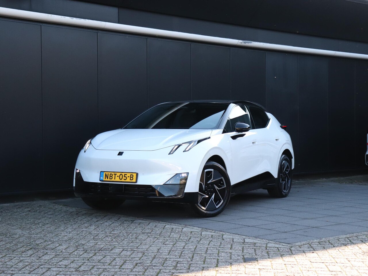 Lynk & Co 02 - 66 kWh | PANO | CAMERA | STOELVERW. | ADAPT. CRUISE | NAVI | - AutoWereld.nl