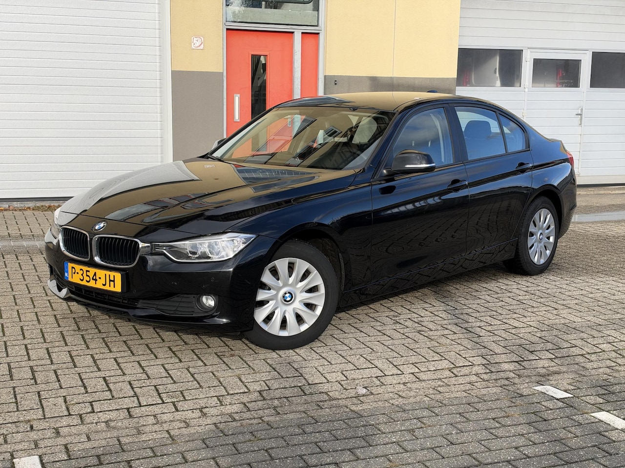 BMW 3-serie - 316i High Executive 316i High Executive, AUTOMAAT, Navi - AutoWereld.nl