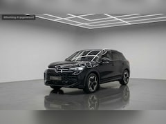 Volkswagen T-Roc - 1.5 eTsi R-Line First Edition 150 PK| Trekhaak | Navigatie | Stoelverwarming | Stuurwielve